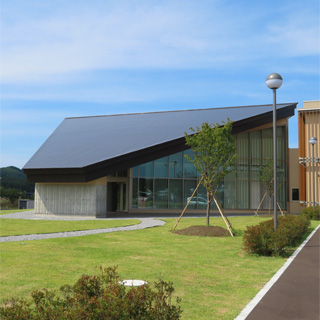 東北電力 あがさいホール <small>(東通原子力発電所立地地域事務所内)</small>