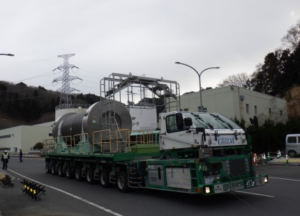 輸送容器を原子炉建屋へ搬出(工程②、④)